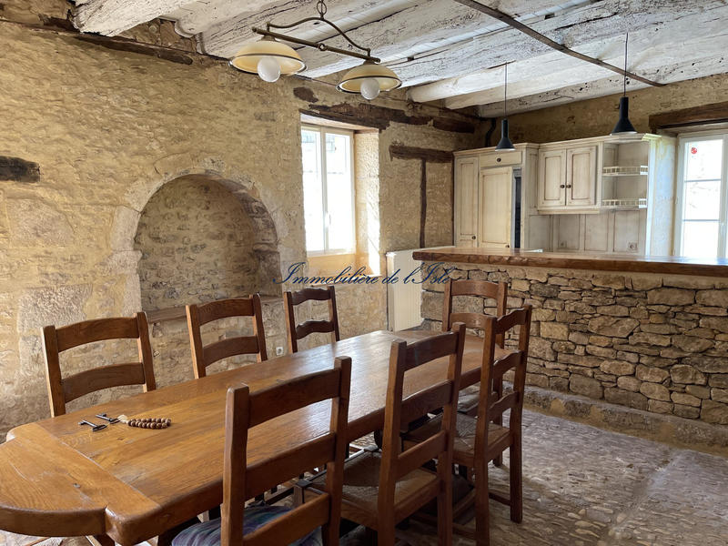 Maison - 235 m² - 8 pièces