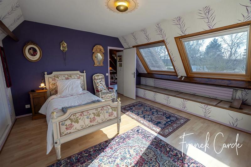 Maison - 225 m² - 8 pièces