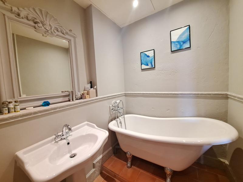 Maison - 247 m² - 6 pièces