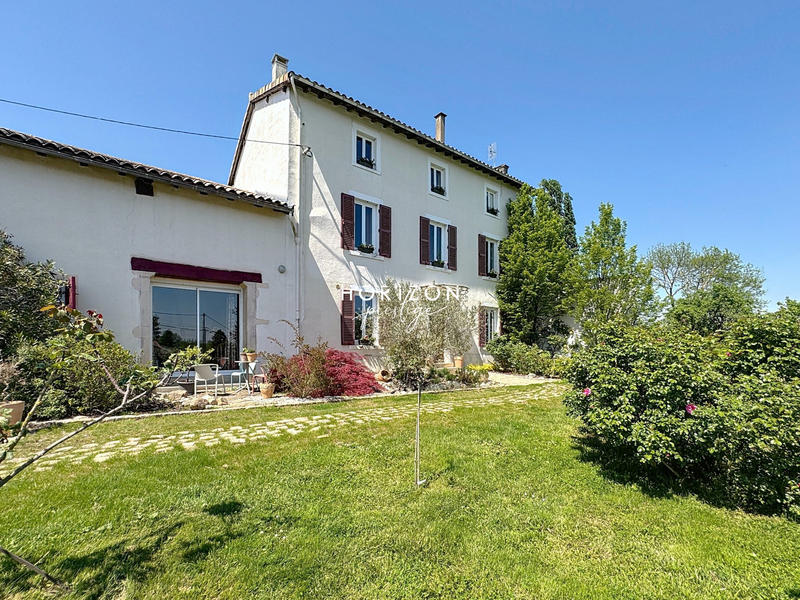Maison - 255 m² - 6 pièces