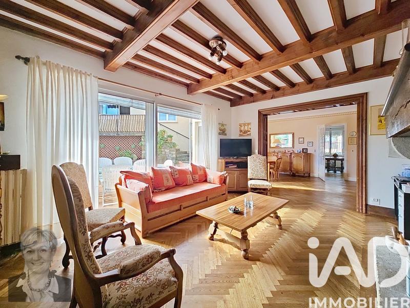 Maison - 228 m² - 8 pièces