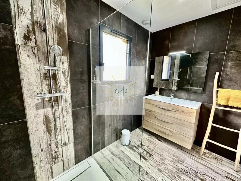 Maison - 188 m² - 9 pièces