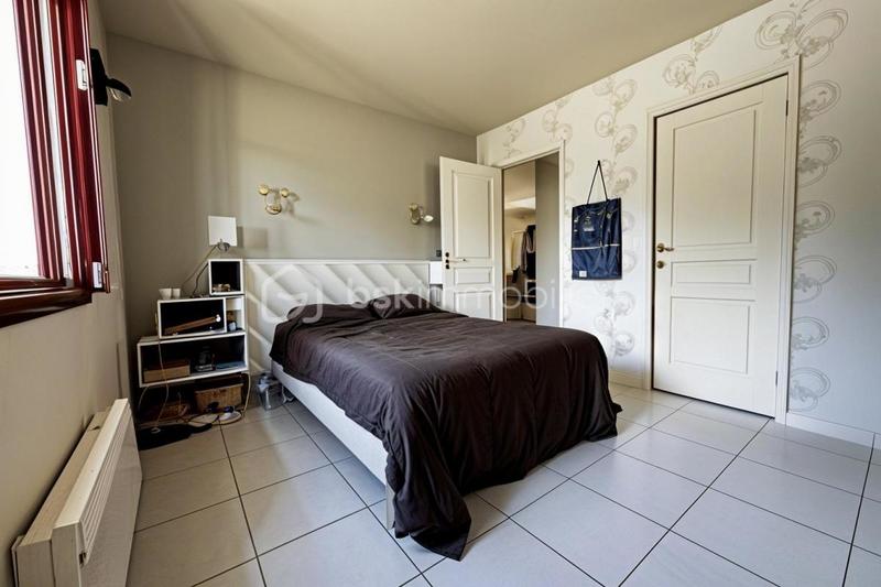 Maison - 188 m² - 9 pièces