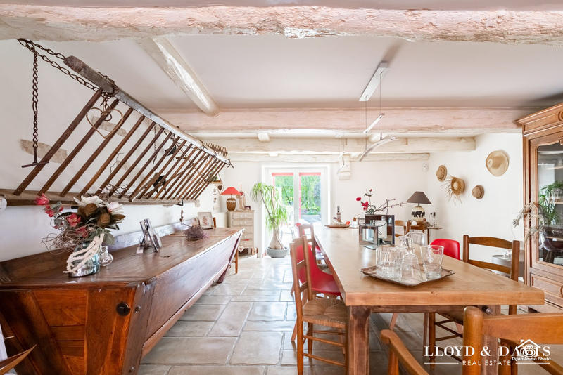 Maison - 272 m² - 8 pièces