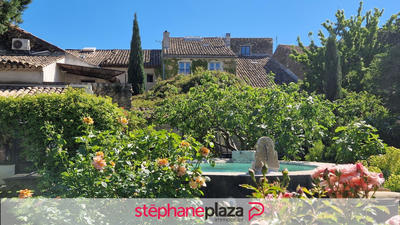 Maison - 681 m² - 21 pièces