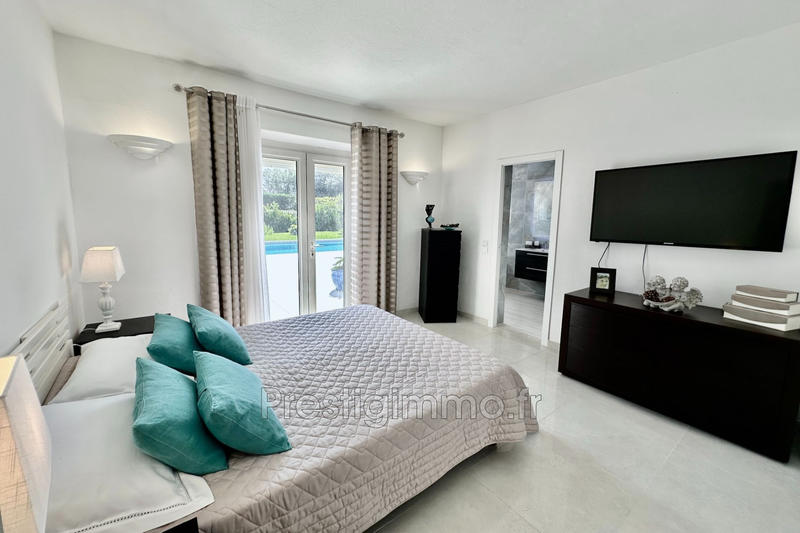 Maison - 280 m² - 8 pièces