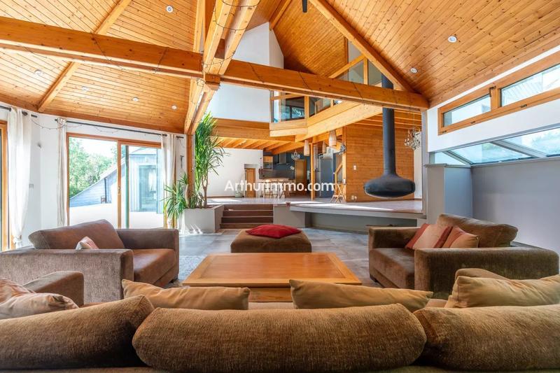 Maison - 250 m² - 10 pièces