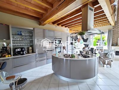 Maison - 221 m² - 6 pièces