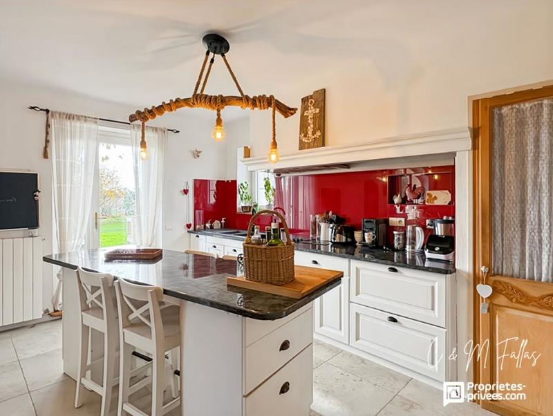 Maison - 205 m² - 9 pièces