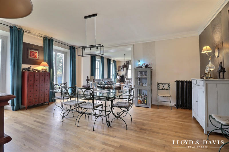 Maison - 455 m² - 13 pièces