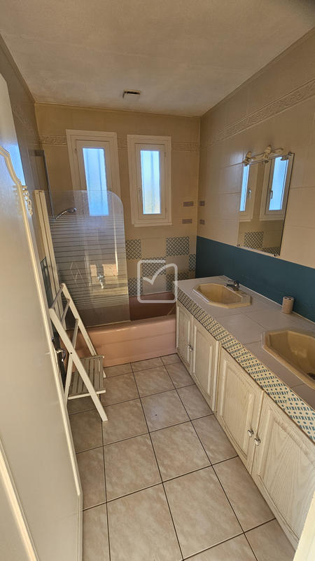 Maison - 140 m² - 6 pièces