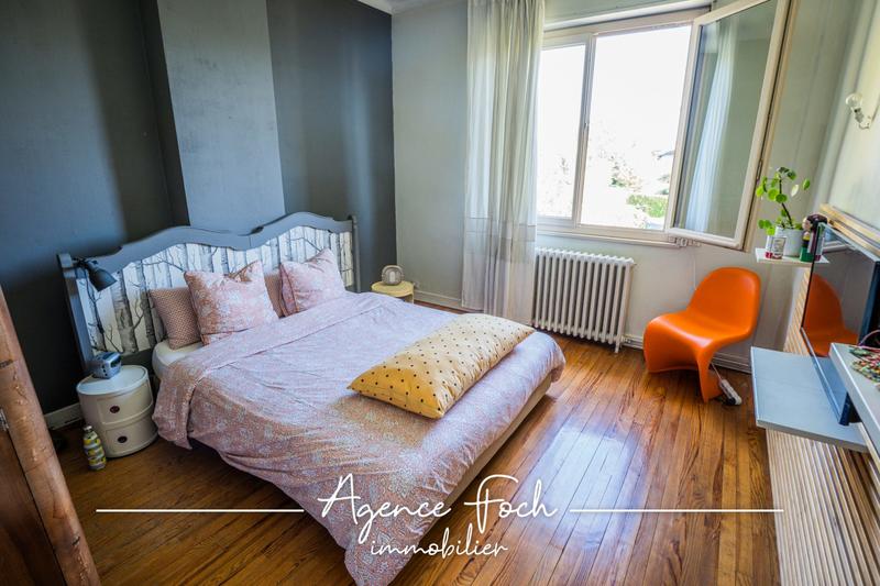 Maison traditionnelle - 250 m² - 5 pièces