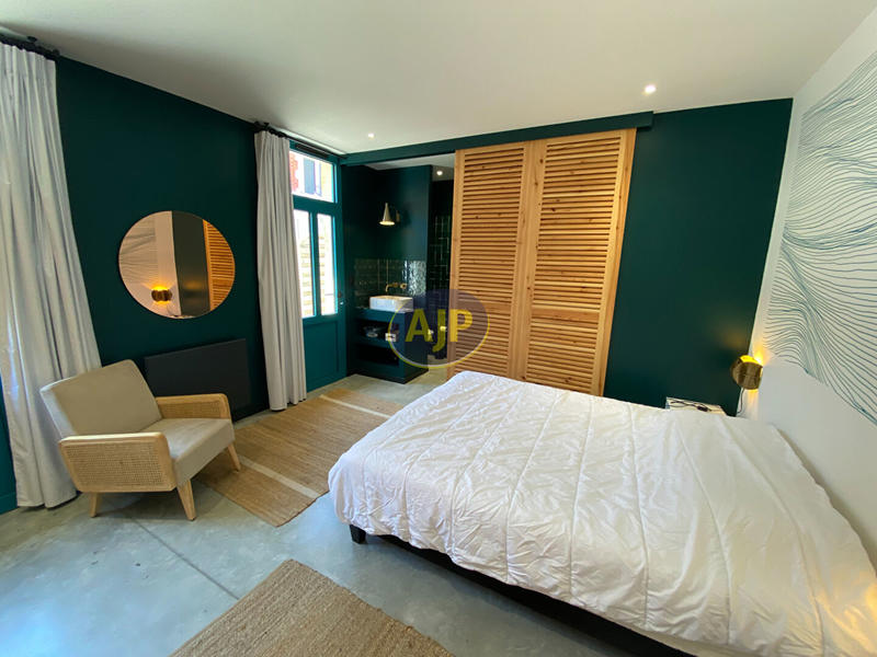 Maison - 270 m² - 6 pièces