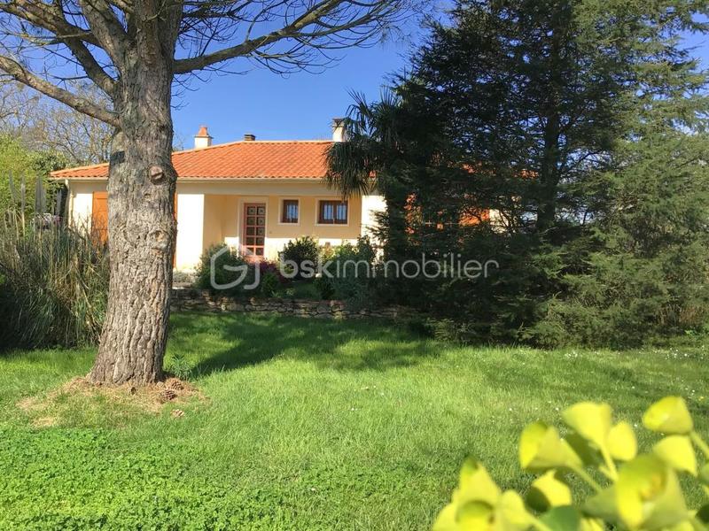 Pavillon - 180 m² - 7 pièces