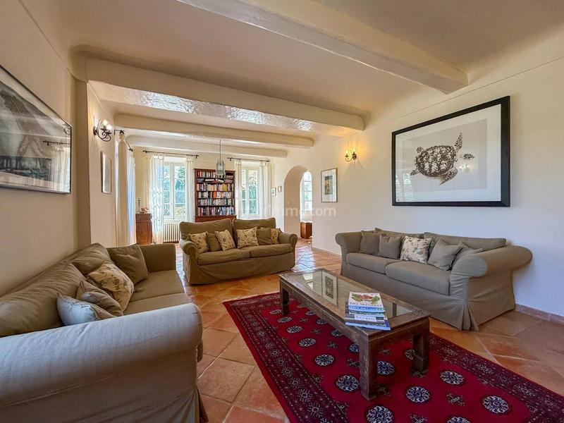 Maison - 359 m² - 10 pièces