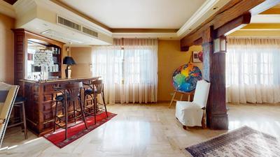 Maison - 210 m² - 7 pièces