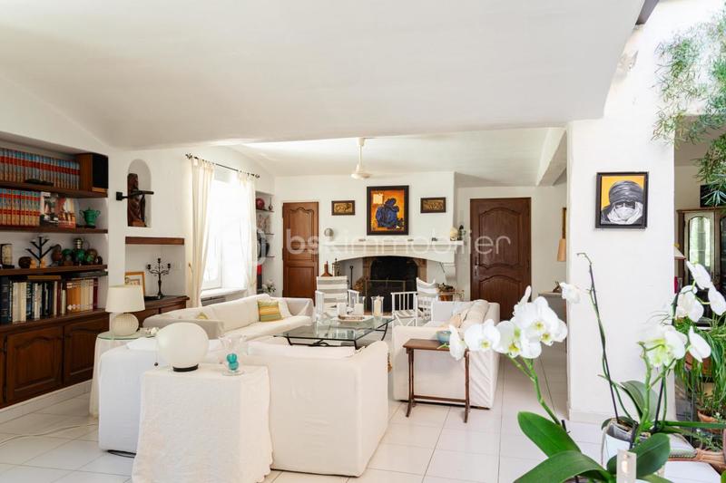 Propriété - 220 m² - 8 pièces