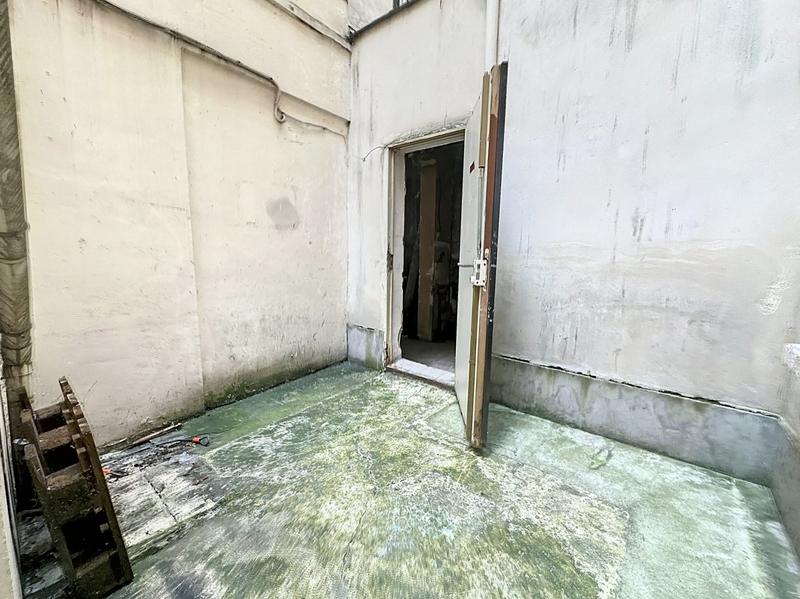 Local commercial - 81 m² - 4 pièces