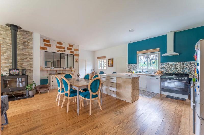 Maison - 140 m² - 5 pièces