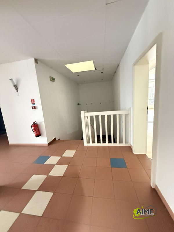 Local commercial - 900 m² - 4 pièces