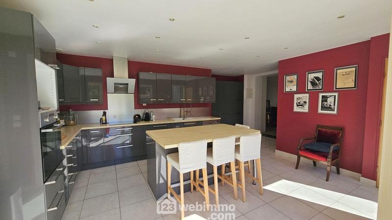 Maison - 170 m² - 8 pièces