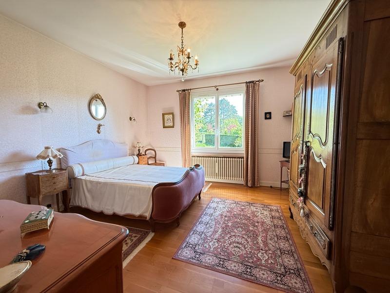 Maison - 317 m² - 10 pièces