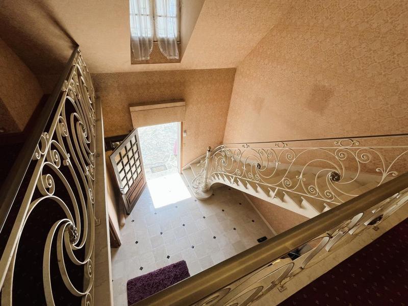 Maison - 265 m² - 8 pièces