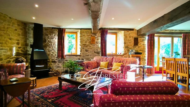 Maison - 320 m² - 6 pièces