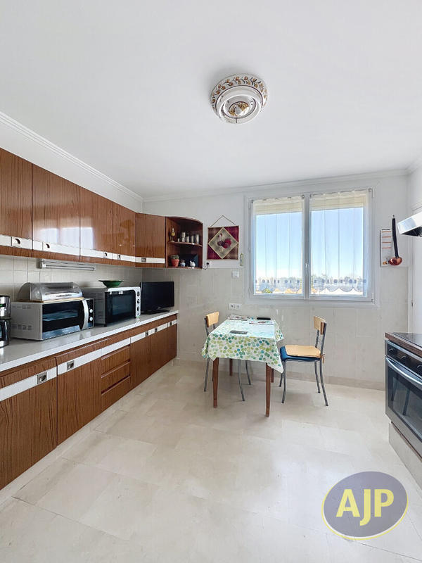 Appartement - 103 m² - 5 pièces