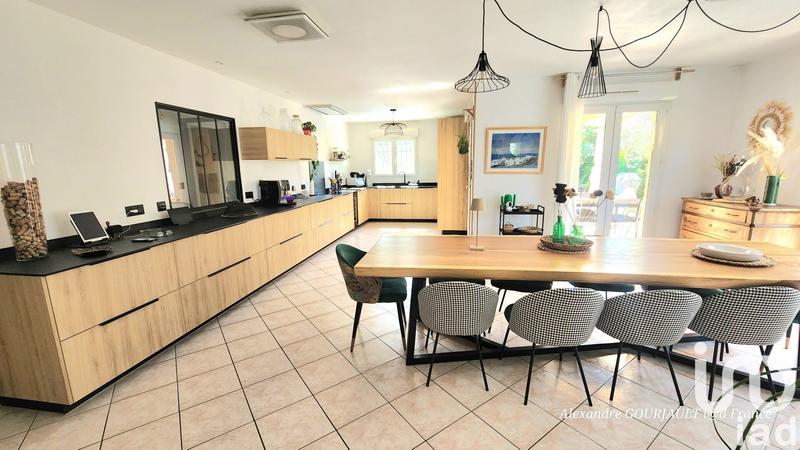 Maison - 200 m² - 6 pièces