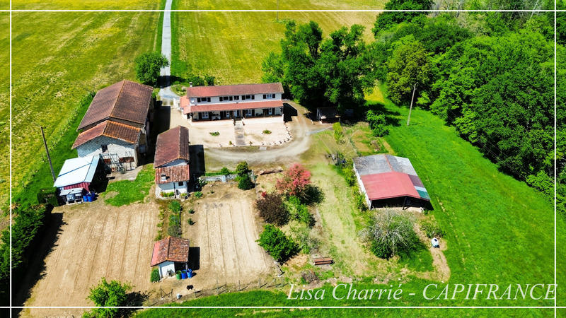 Propriété - 244 m² - 8 pièces