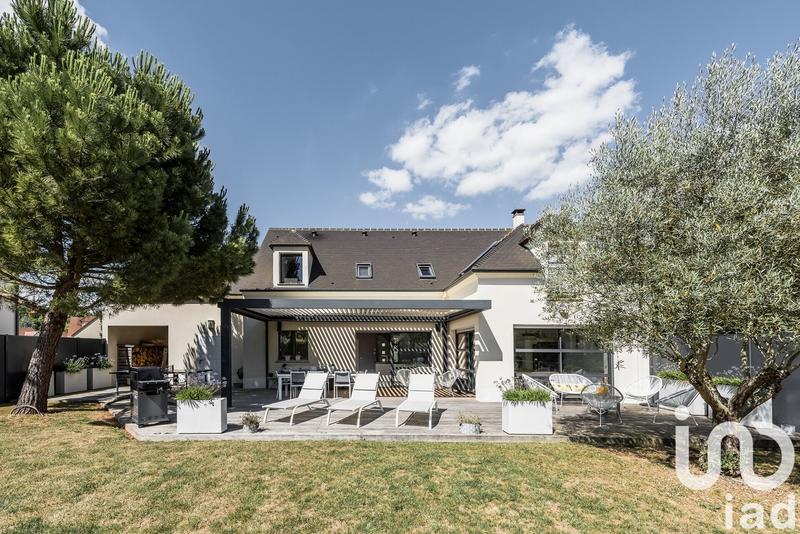 Maison - 225 m² - 8 pièces