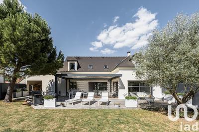 Maison - 225 m² - 8 pièces