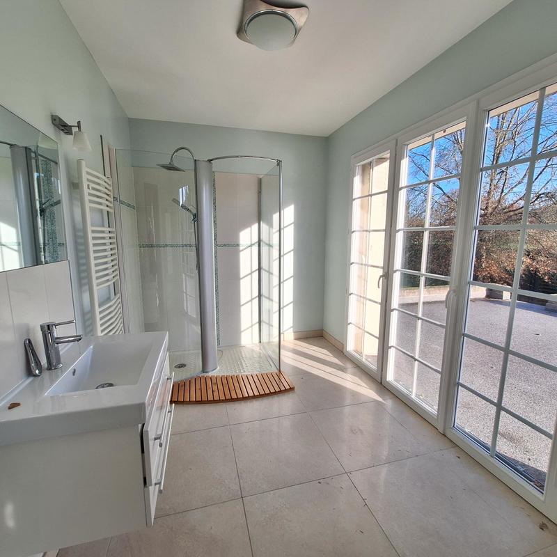 Maison - 233 m² - 8 pièces