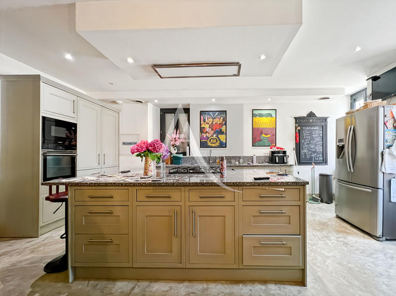 Maison - 180 m² - 7 pièces