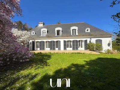 Maison - 318 m² - 8 pièces