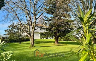 Maison - 290 m² - 9 pièces