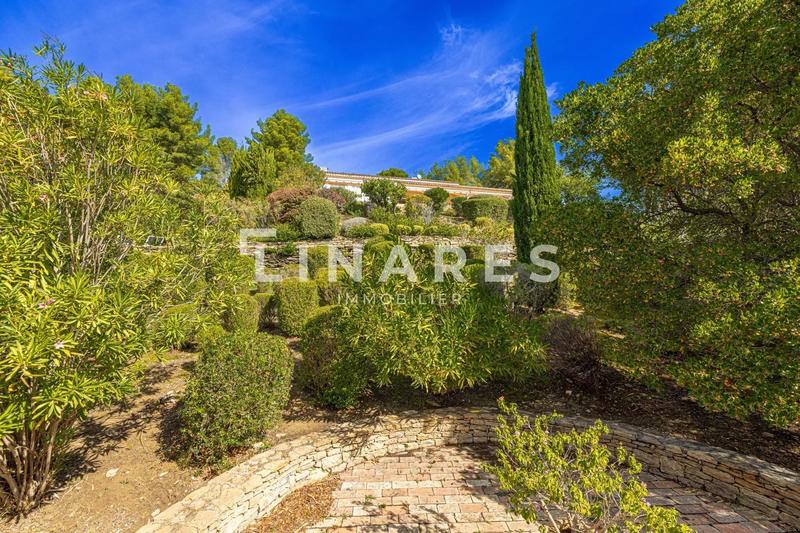 Villa - 410 m² - 9 pièces