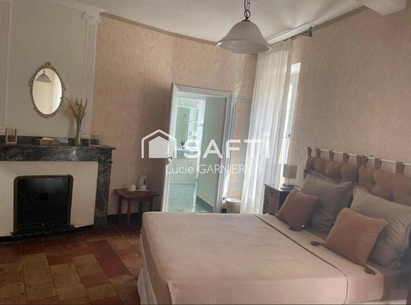 Maison - 300 m² - 13 pièces