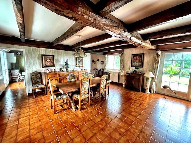 Demeure - 211 m² - 8 pièces