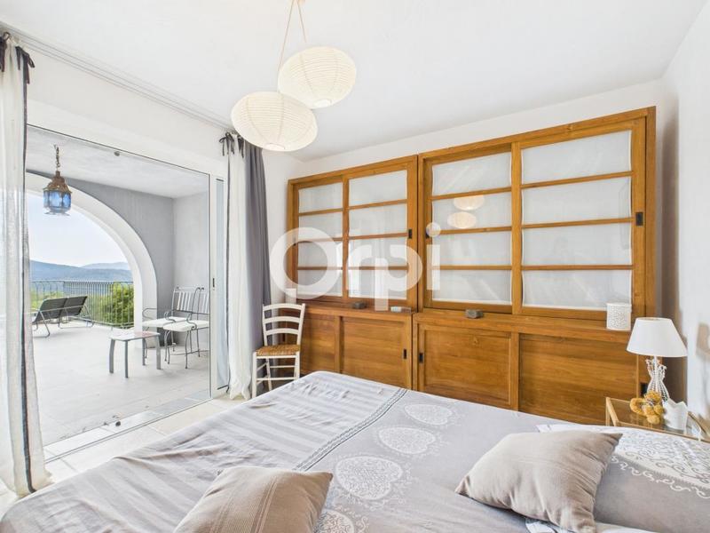 Maison - 226 m² - 6 pièces