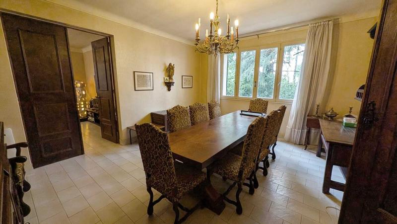 Maison traditionnelle - 210 m² - 7 pièces