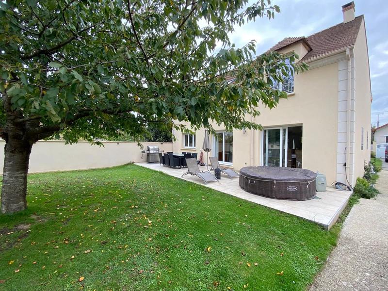 Maison - 175 m² - 9 pièces