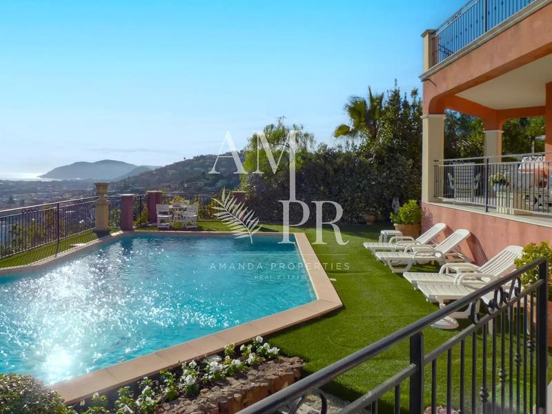 Villa - 220 m² - 8 pièces