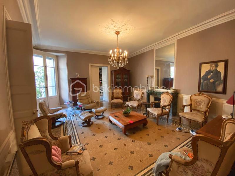 Demeure - 450 m² - 14 pièces