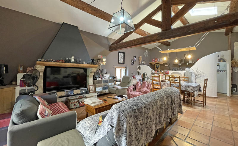 Mas - 1 200 m² - 25 pièces