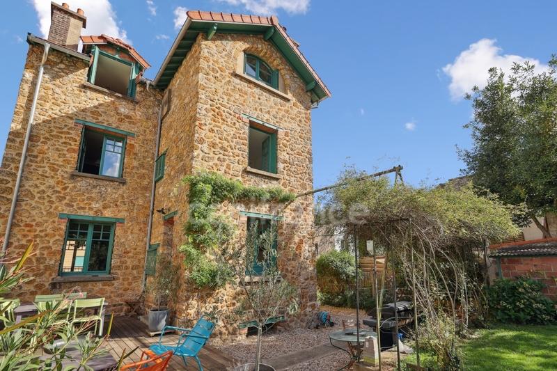 Maison - 192 m² - 9 pièces