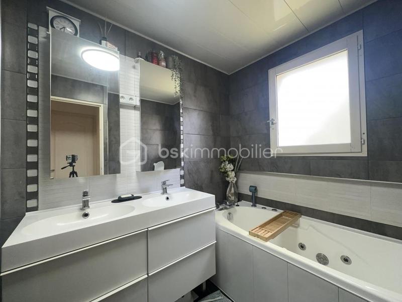 Maison traditionnelle - 86 m² - 5 pièces