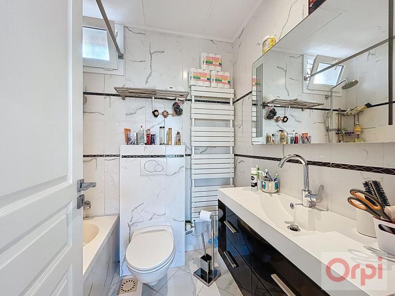 Demeure - 203 m² - 9 pièces