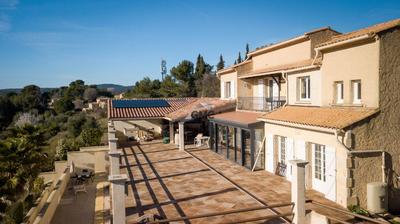 Maison - 222 m² - 8 pièces